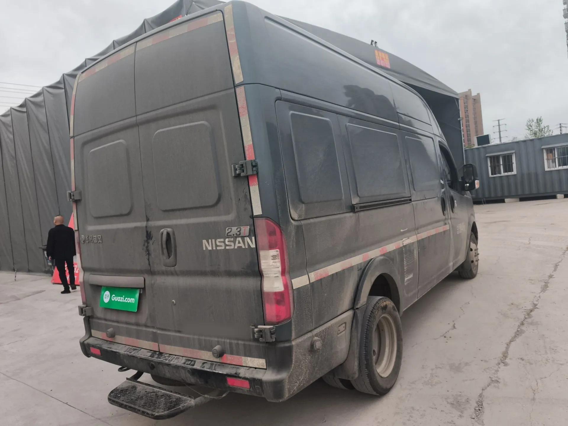 Dongfeng Yufeng 2023 V9+ 2.3T Manual Rear-Drive Dual Rear Tires Long Wheelbase High-Roof 3-Seater Cargo Van — миниатюра 6