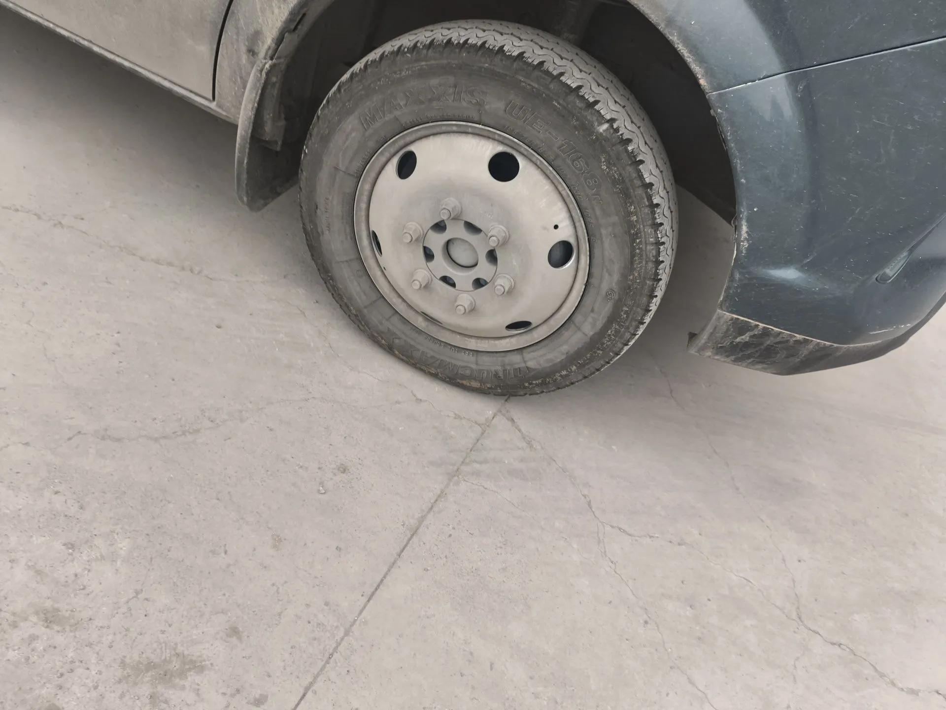 Dongfeng Yufeng 2023 V9+ 2.3T Manual Rear-Drive Dual Rear Tires Long Wheelbase High-Roof 3-Seater Cargo Van — миниатюра 8