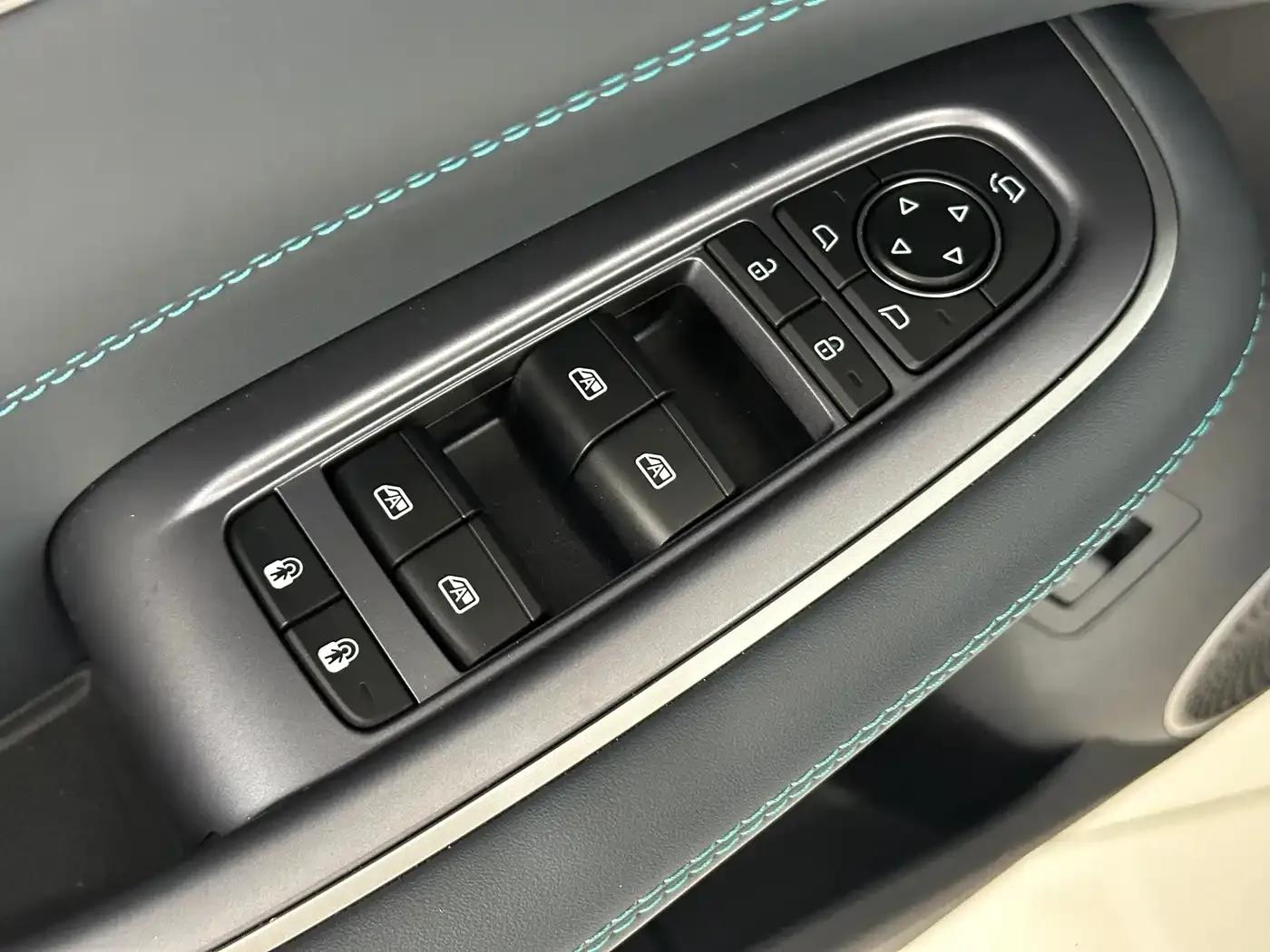 Hiace 07 DM-i 2025 Model 150 Navigator+ Edition — миниатюра 16
