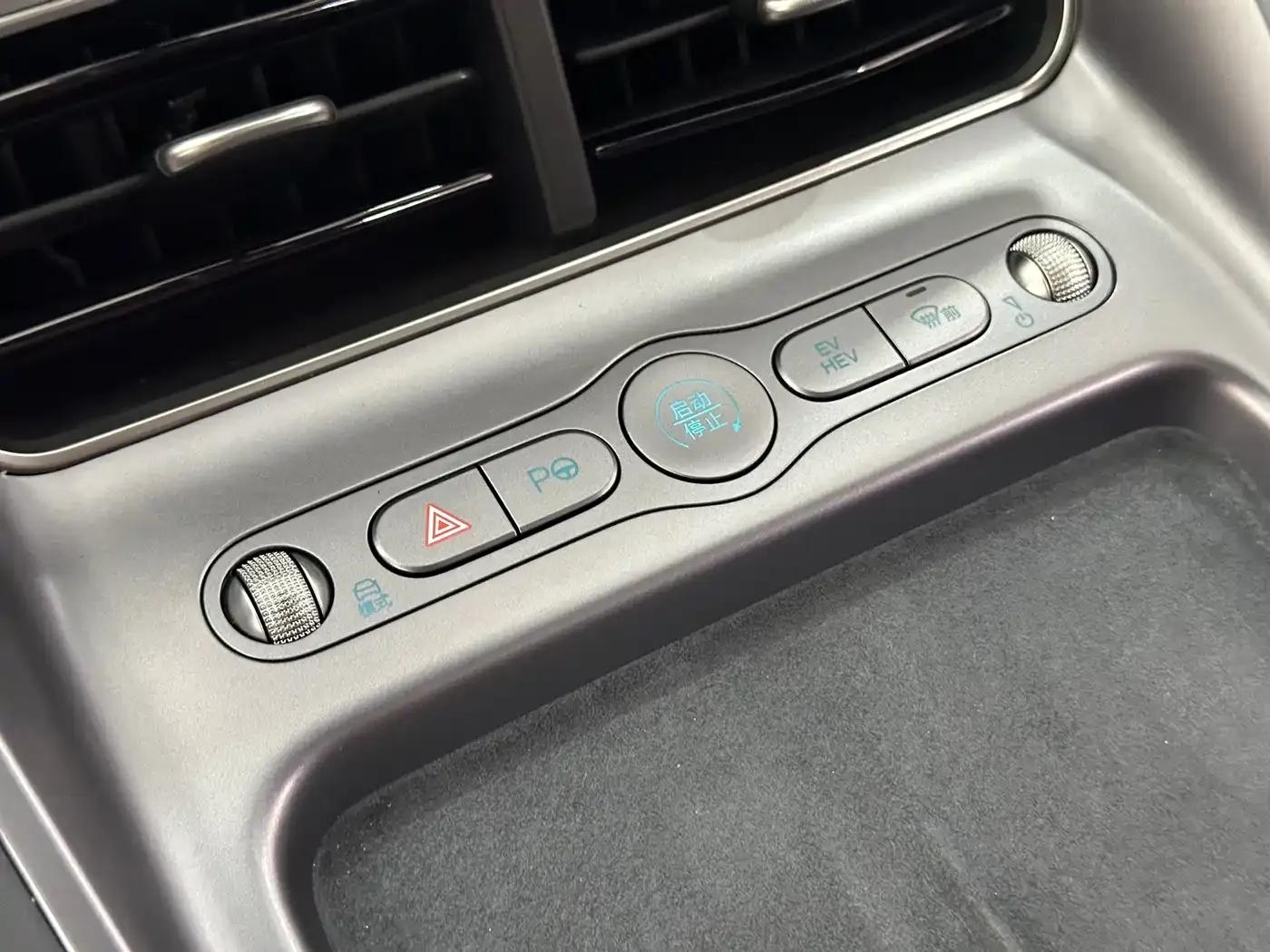 Hiace 07 DM-i 2025 Model 150 Navigator+ Edition — миниатюра 20