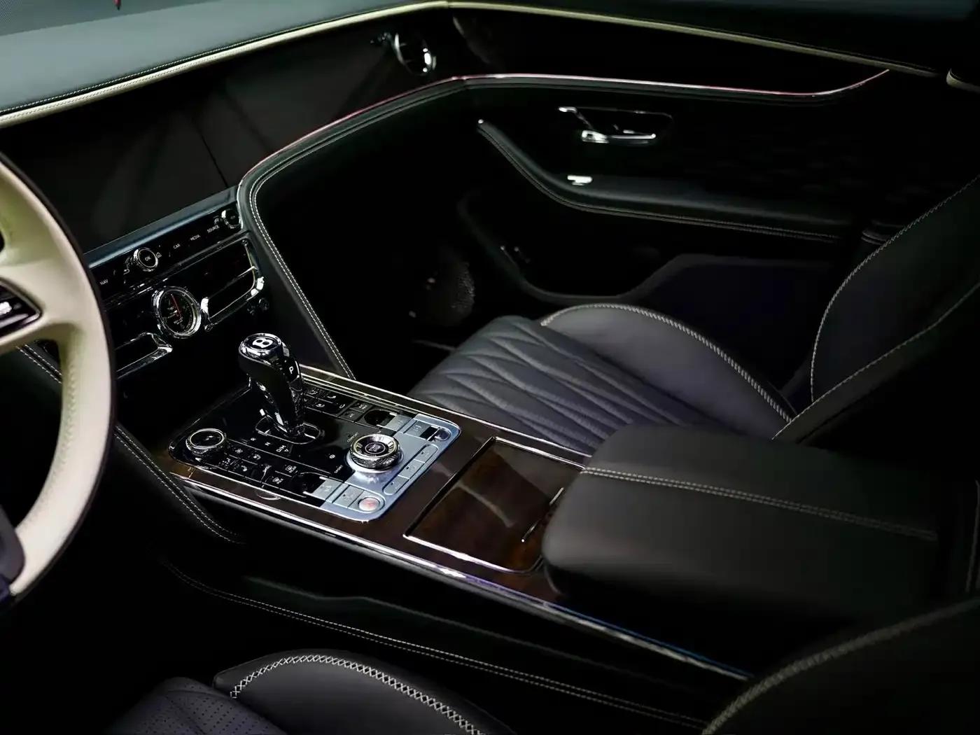 2022 Flying Spur Plug-in Hybrid 2.9T V6 — миниатюра 4