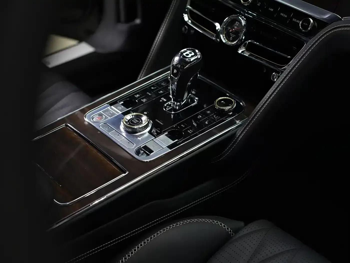 2022 Flying Spur Plug-in Hybrid 2.9T V6 — миниатюра 9