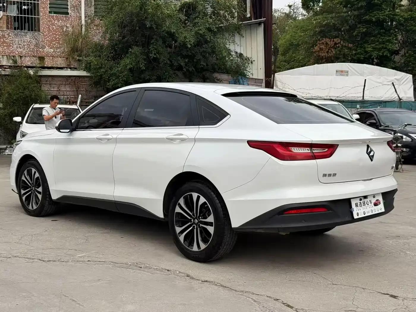 Baojun RC-6 2019 1.5T CVT 24-Hour Online Premium Edition — миниатюра 9
