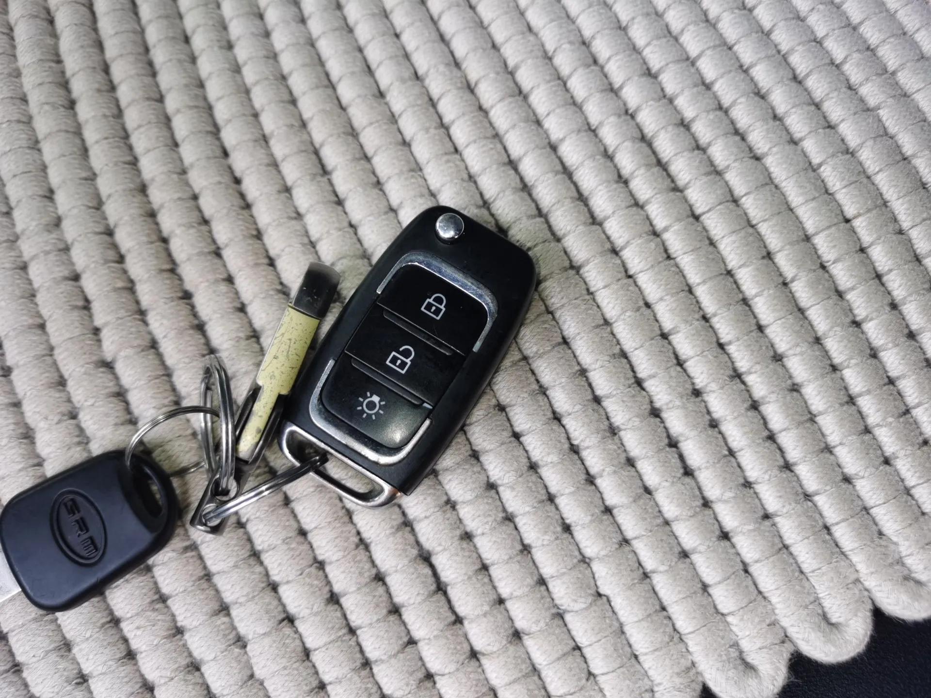 Jinbei Gold Hiace 2021 2.0L Passenger Van Travel Lion 7-Seater — миниатюра 17