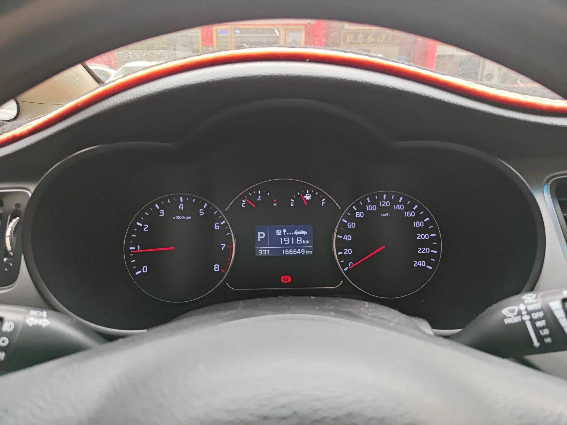 Kia Carens 2013 2.0L 5-Seater Automatic Standard Version China V Standard — миниатюра 12