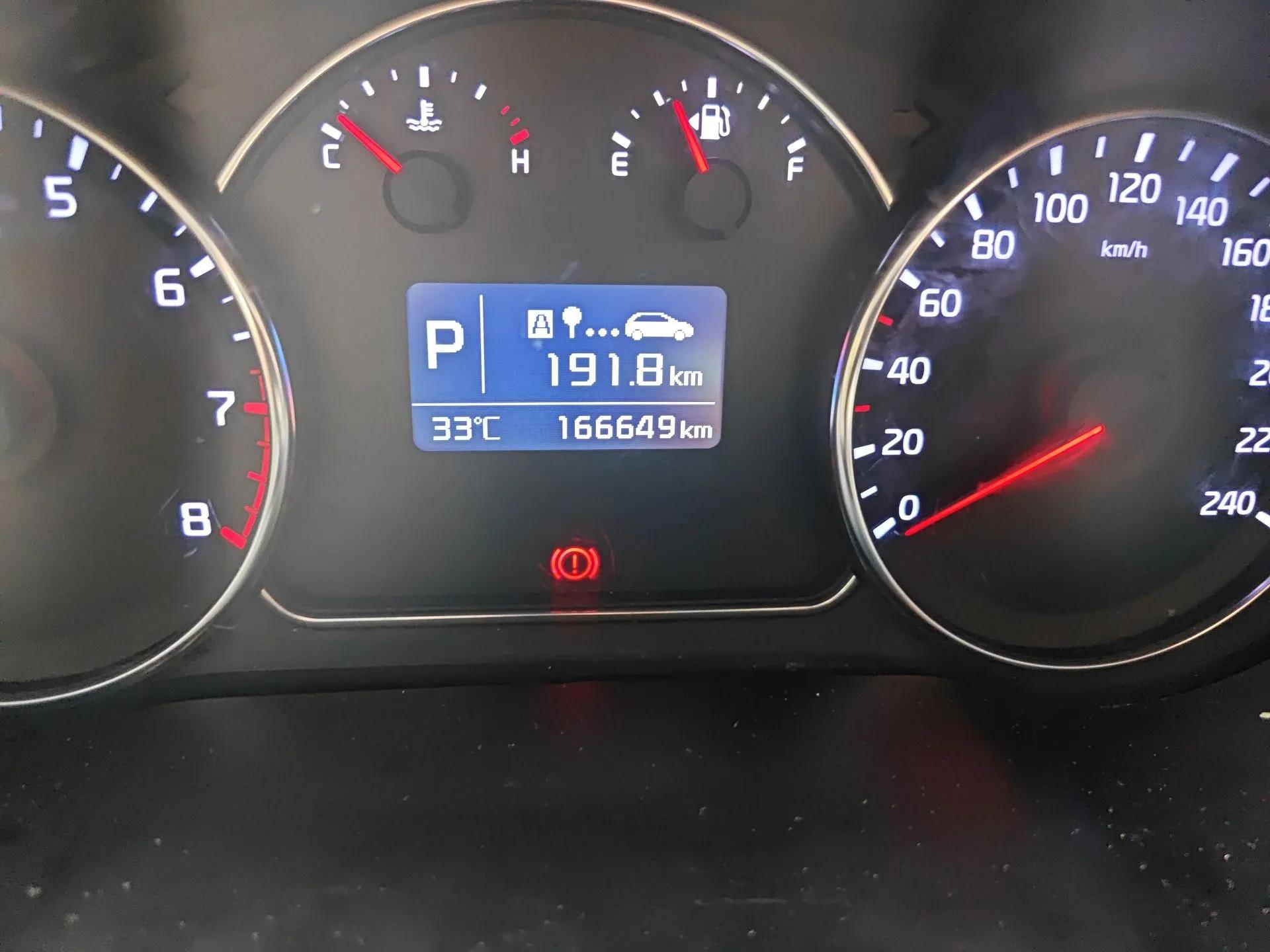 Kia Carens 2013 2.0L 5-Seater Automatic Standard Version China V Standard — миниатюра 13