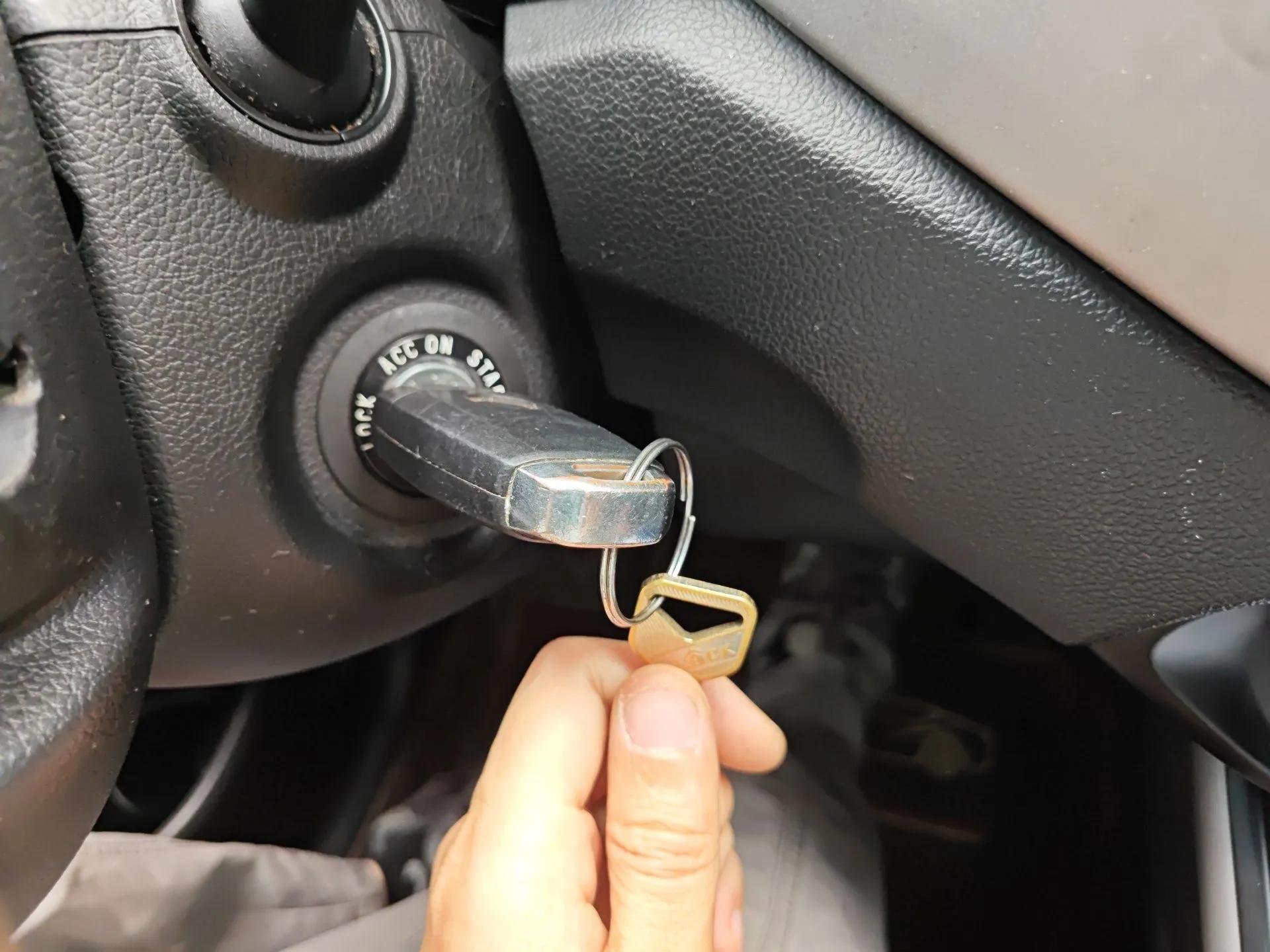 Kia Carens 2013 2.0L 5-Seater Automatic Standard Version China V Standard — миниатюра 9