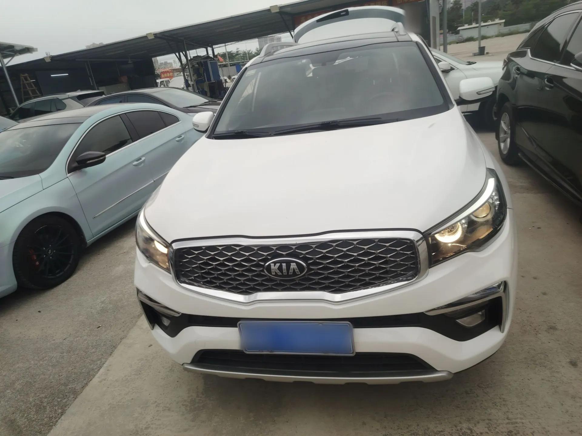 Kia KX7 2017 2.0T Automatic Two-Wheel Drive GLS 7-Seater — миниатюра 2