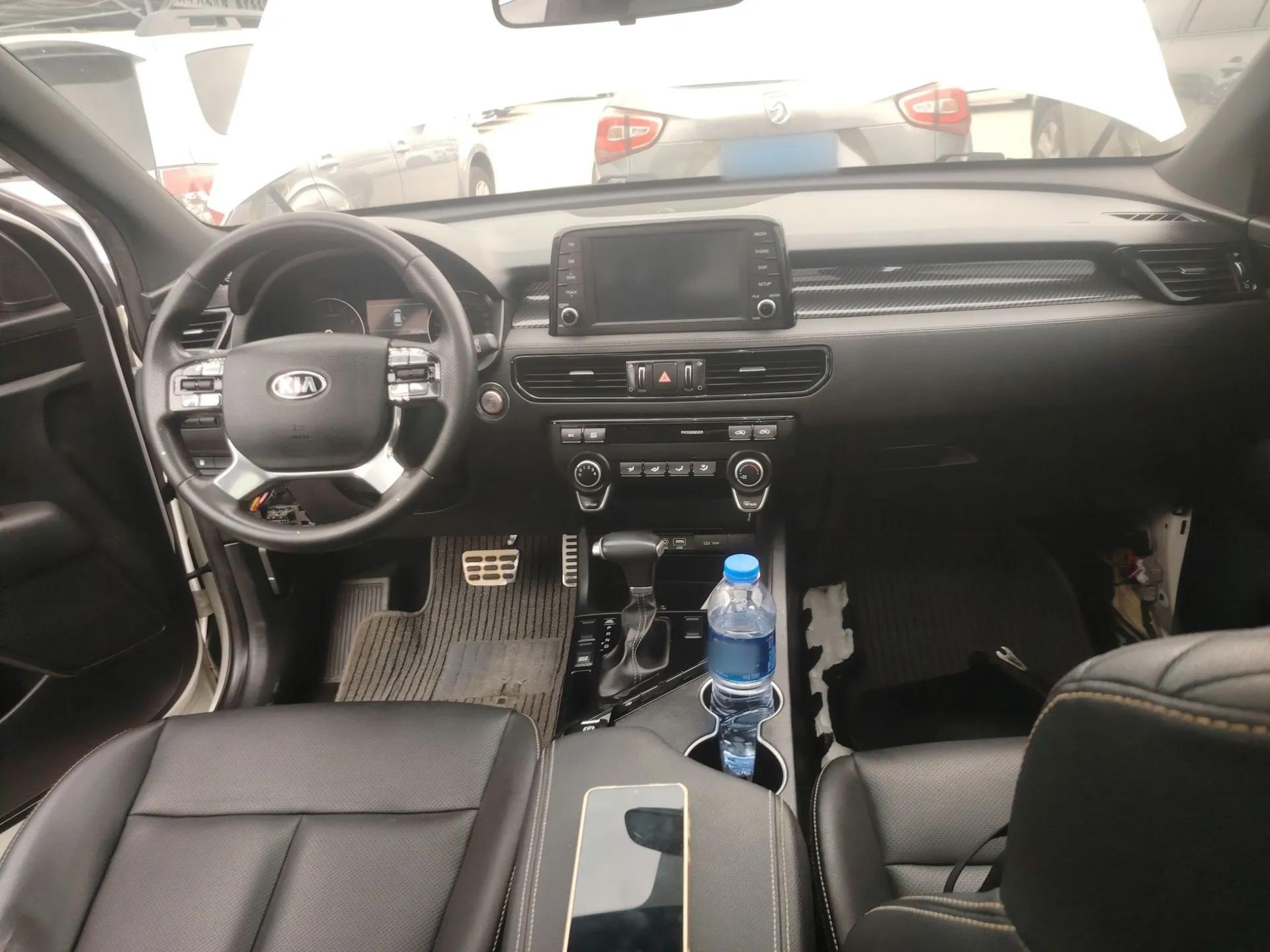 Kia KX7 2017 2.0T Automatic Two-Wheel Drive GLS 7-Seater — миниатюра 13