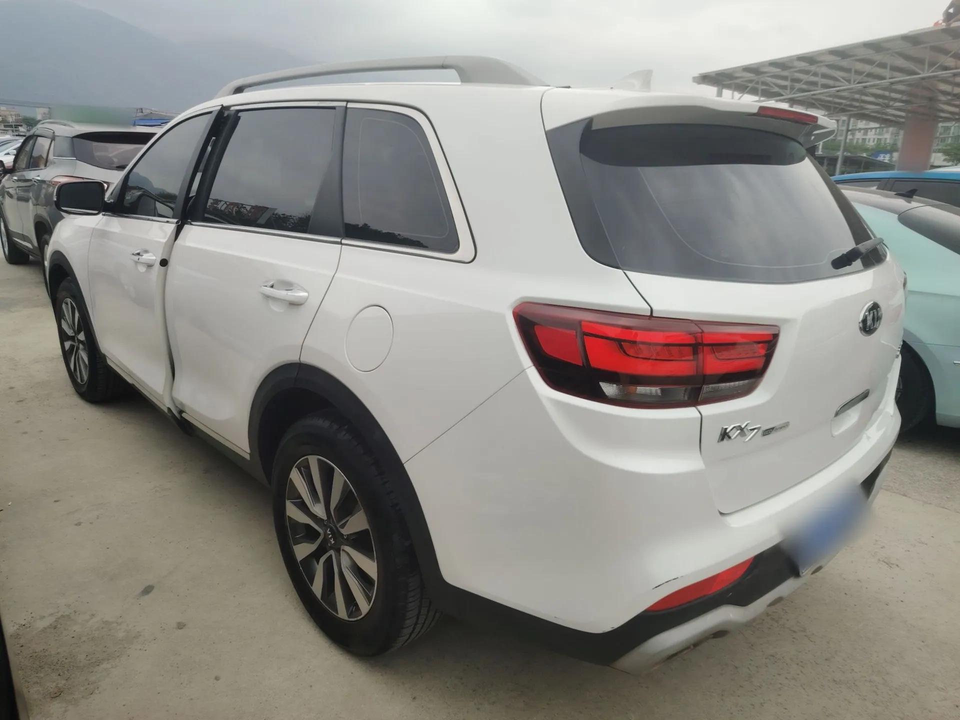 Kia KX7 2017 2.0T Automatic Two-Wheel Drive GLS 7-Seater — миниатюра 4