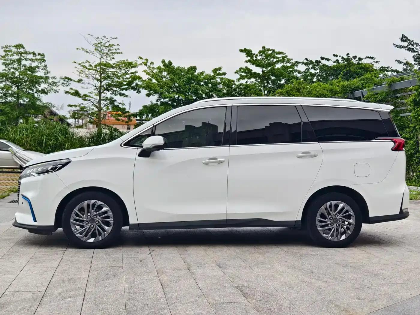 SAIC MAXUS EUNIQ 5 2020 1.3T PLUG IN Premium Edition — миниатюра 4