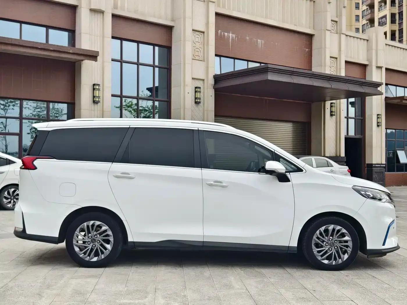 SAIC MAXUS EUNIQ 5 2020 1.3T PLUG IN Premium Edition — миниатюра 8