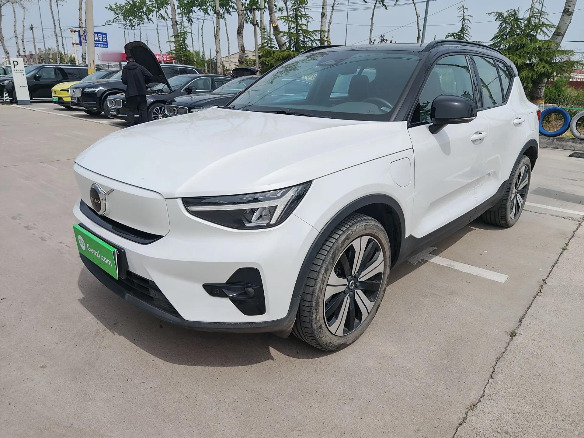 Volvo XC40 New Energy 2023 Long-Range Version — миниатюра 1