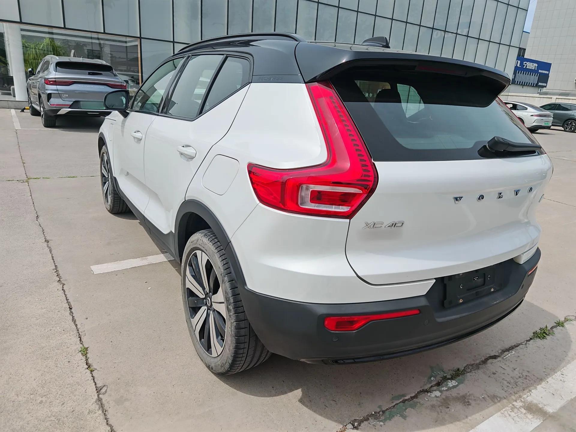 Volvo XC40 New Energy 2023 Long-Range Version — миниатюра 13