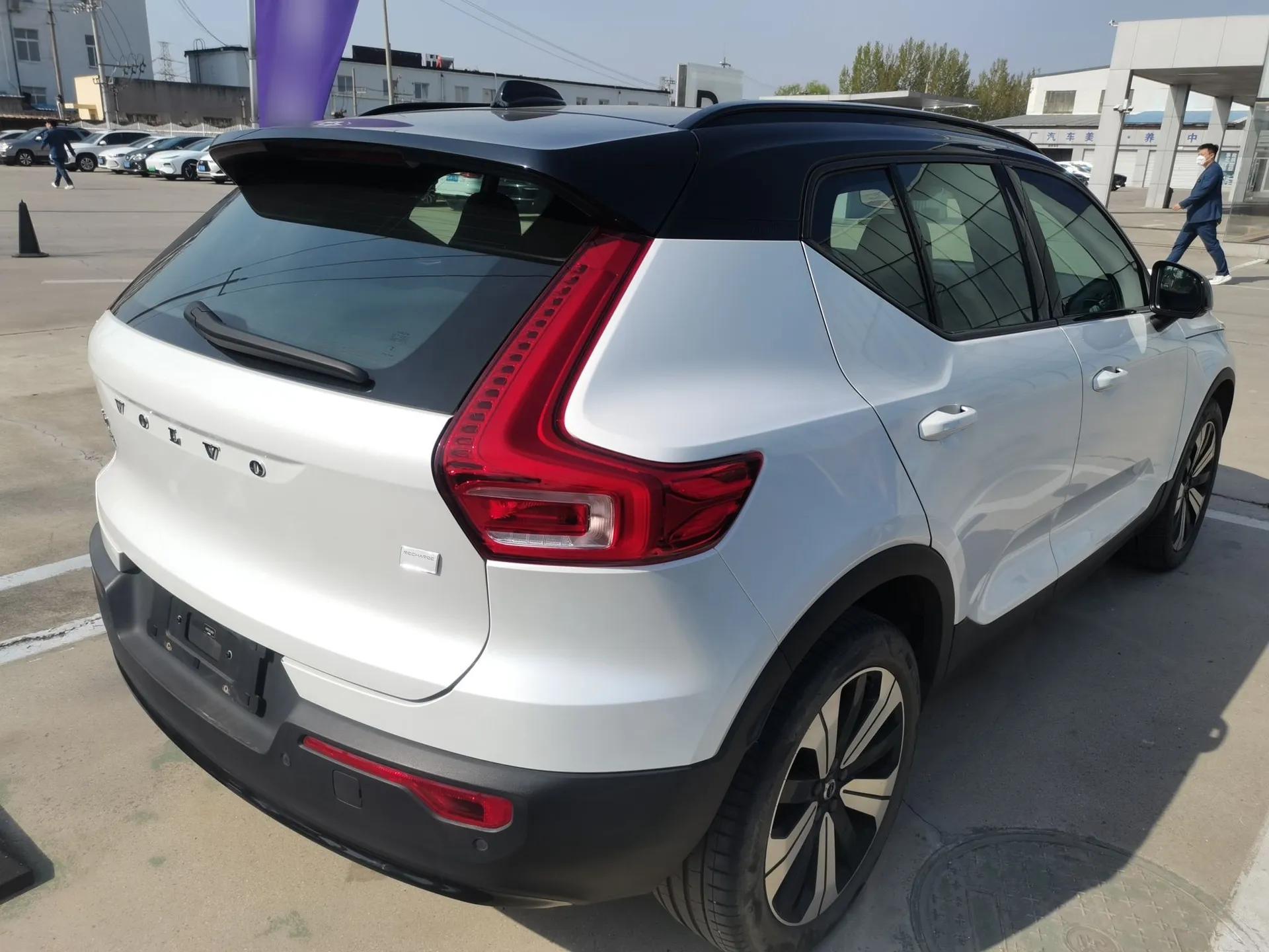 Volvo XC40 New Energy 2023 Long-Range Version — миниатюра 3