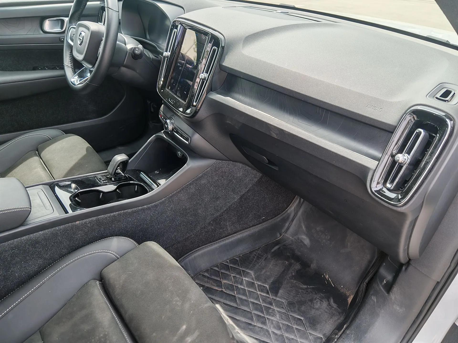 Volvo XC40 New Energy 2023 Long-Range Version — миниатюра 34