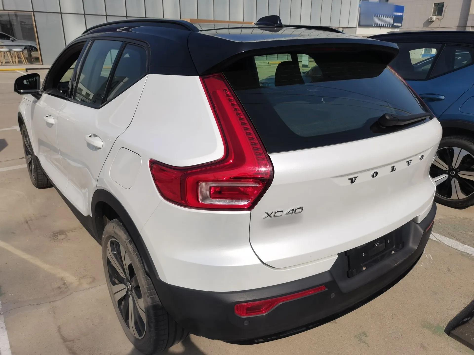 Volvo XC40 New Energy 2023 Long-Range Version — миниатюра 5