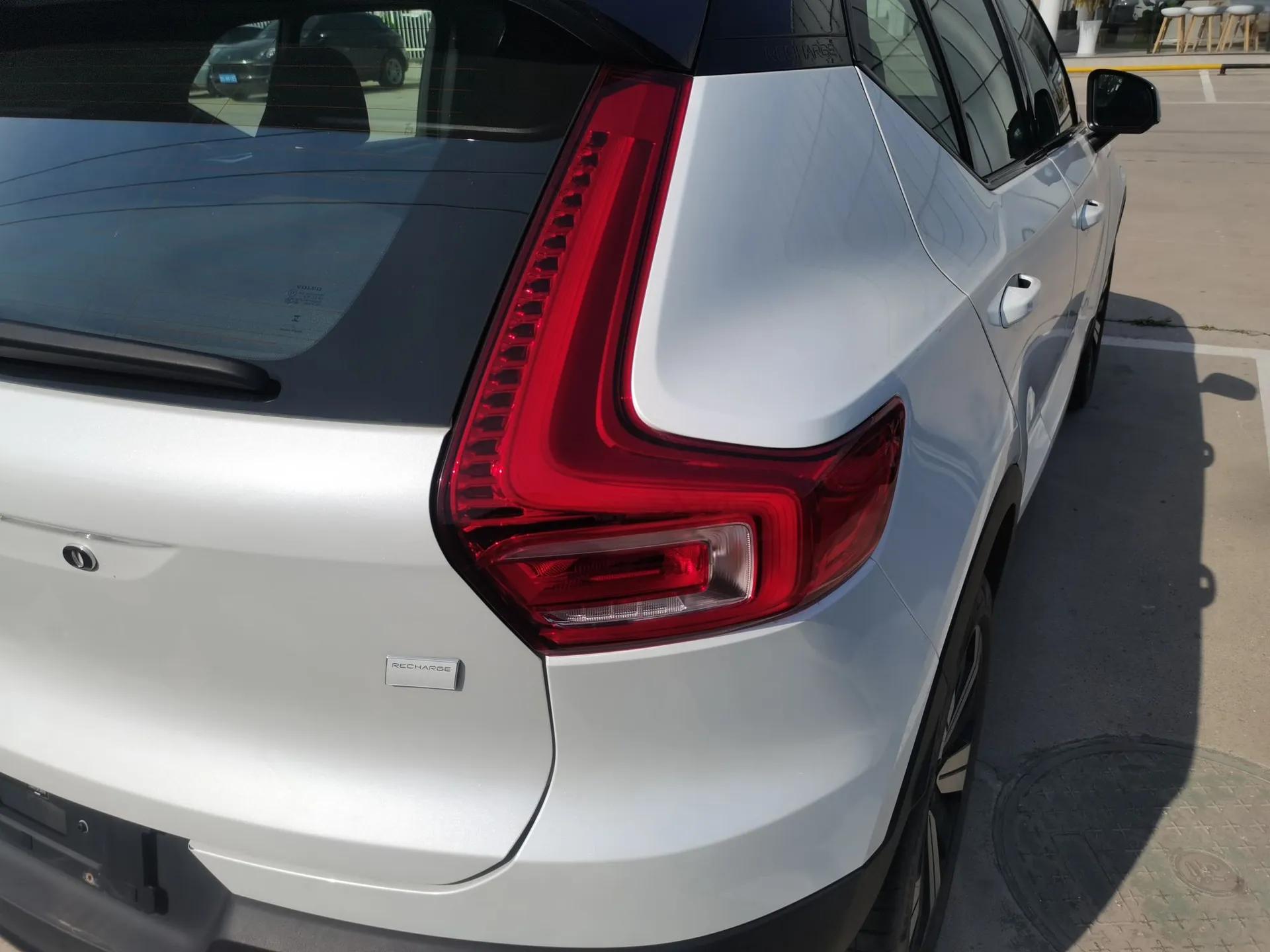 Volvo XC40 New Energy 2023 Long-Range Version — миниатюра 6