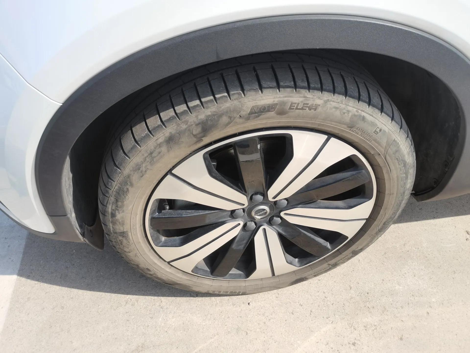 Volvo XC40 New Energy 2023 Long-Range Version — миниатюра 7