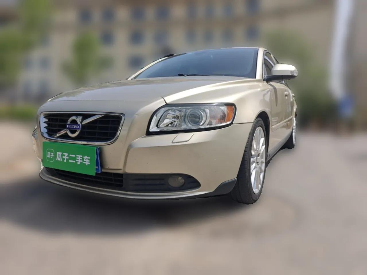 Volvo S40 2011 2.0L Automatic Zhiya Edition — миниатюра 1