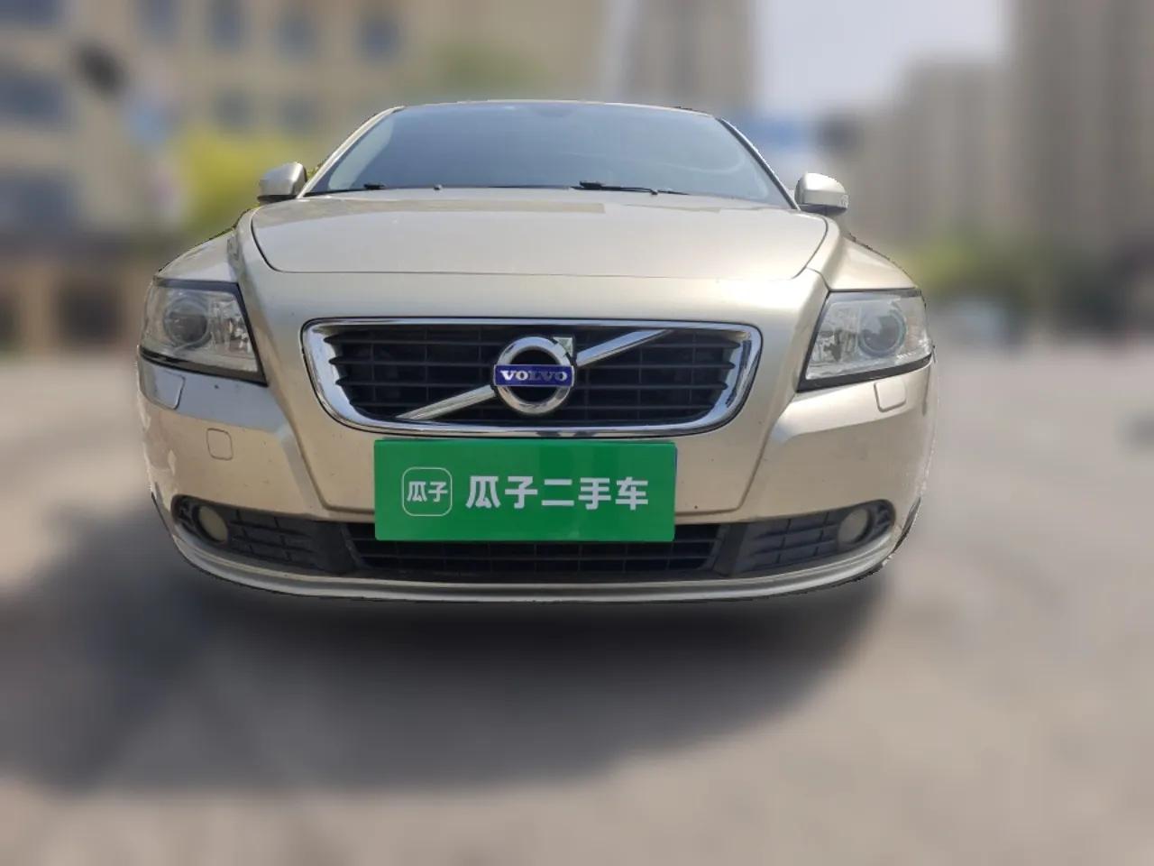 Volvo S40 2011 2.0L Automatic Zhiya Edition — миниатюра 2