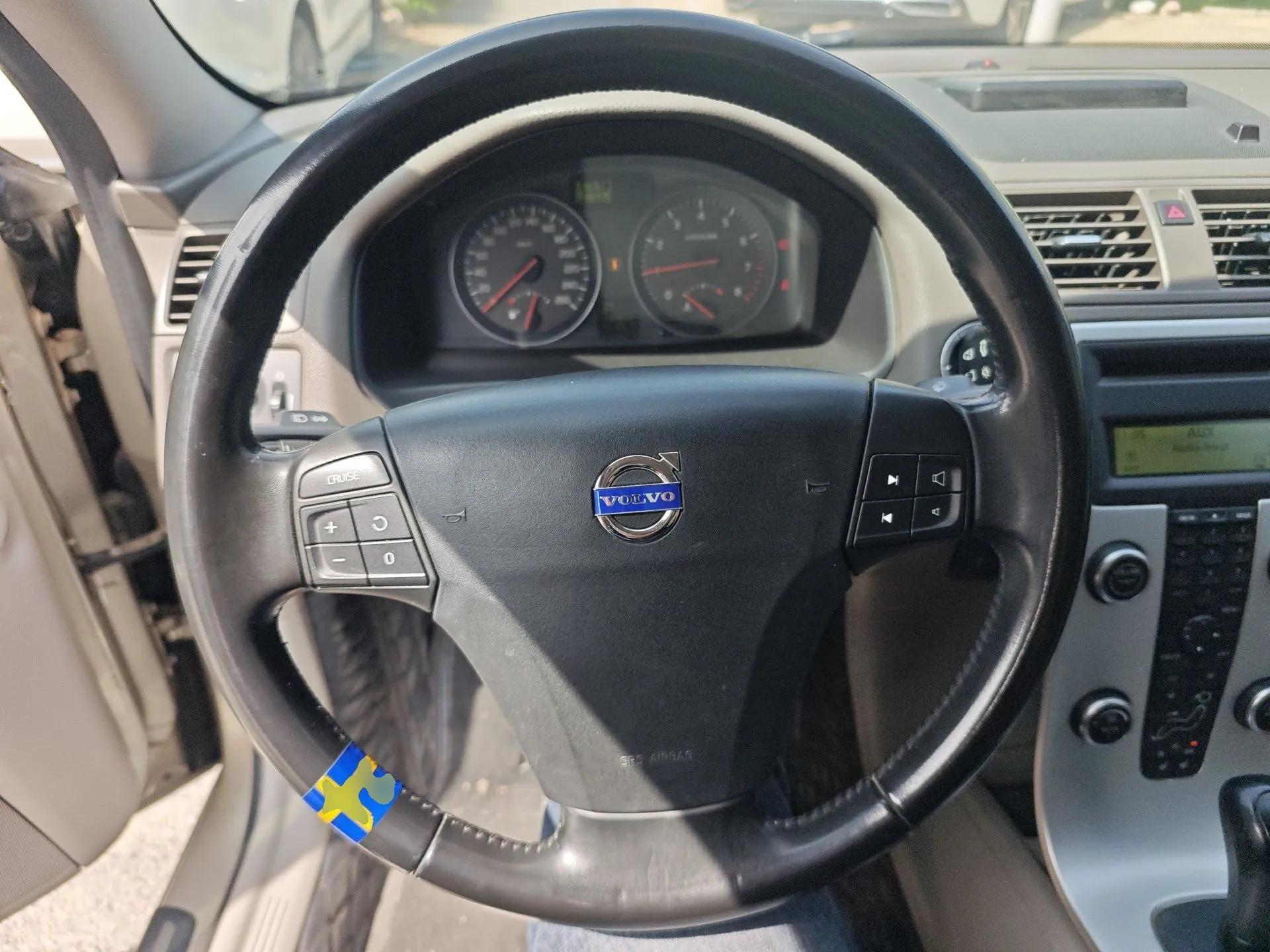 Volvo S40 2011 2.0L Automatic Zhiya Edition — миниатюра 11