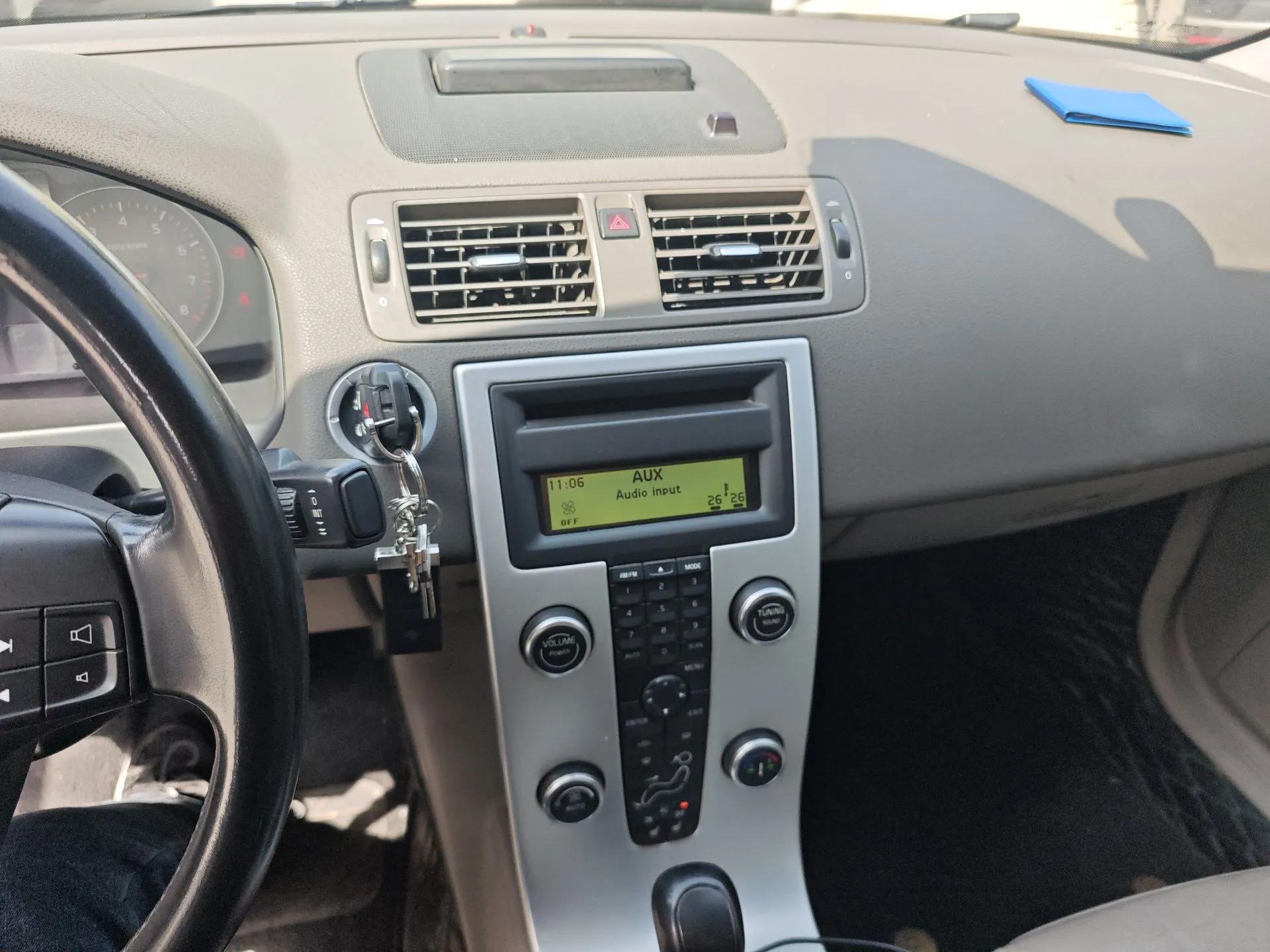 Volvo S40 2011 2.0L Automatic Zhiya Edition — миниатюра 14