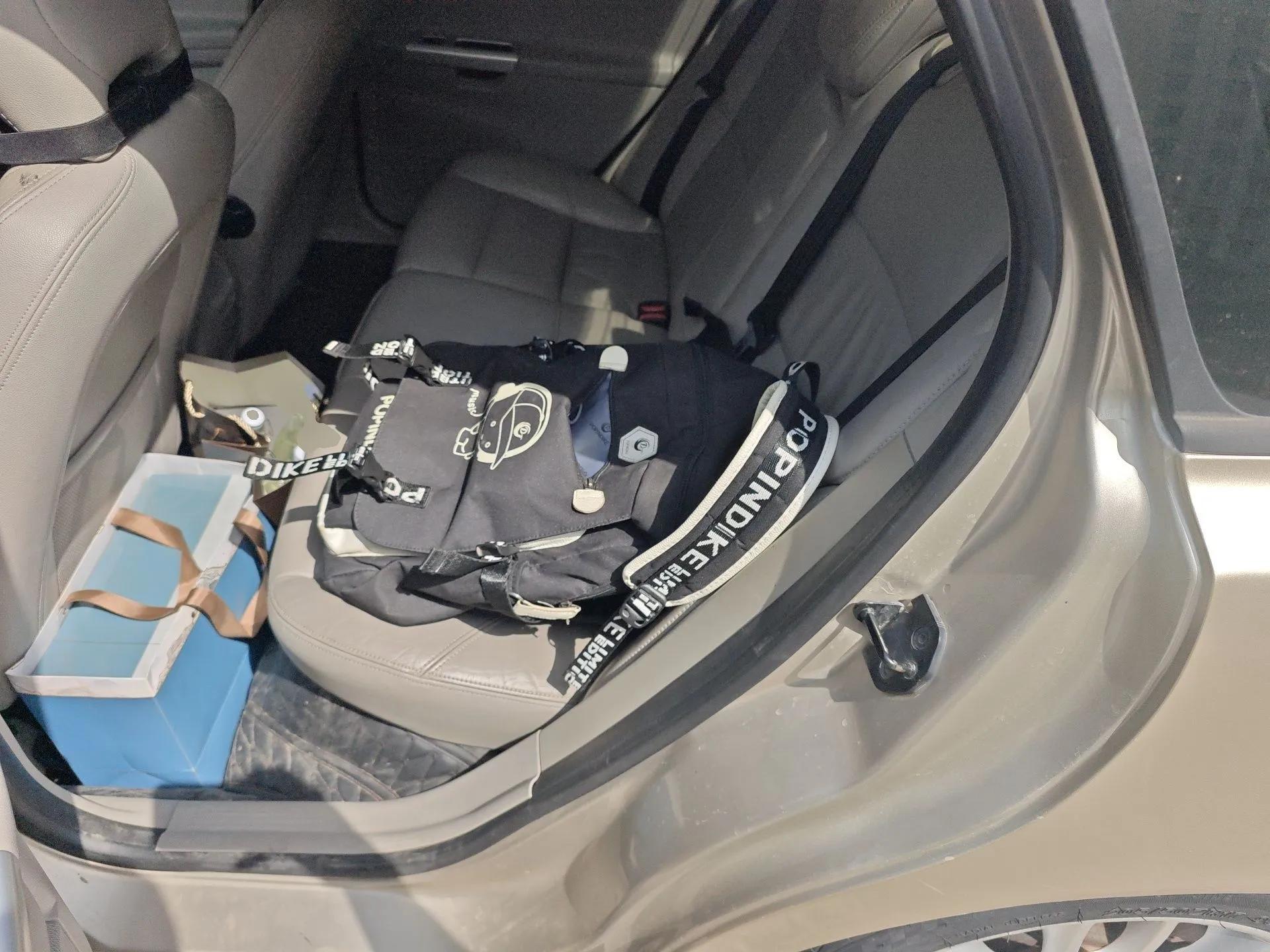 Volvo S40 2011 2.0L Automatic Zhiya Edition — миниатюра 18