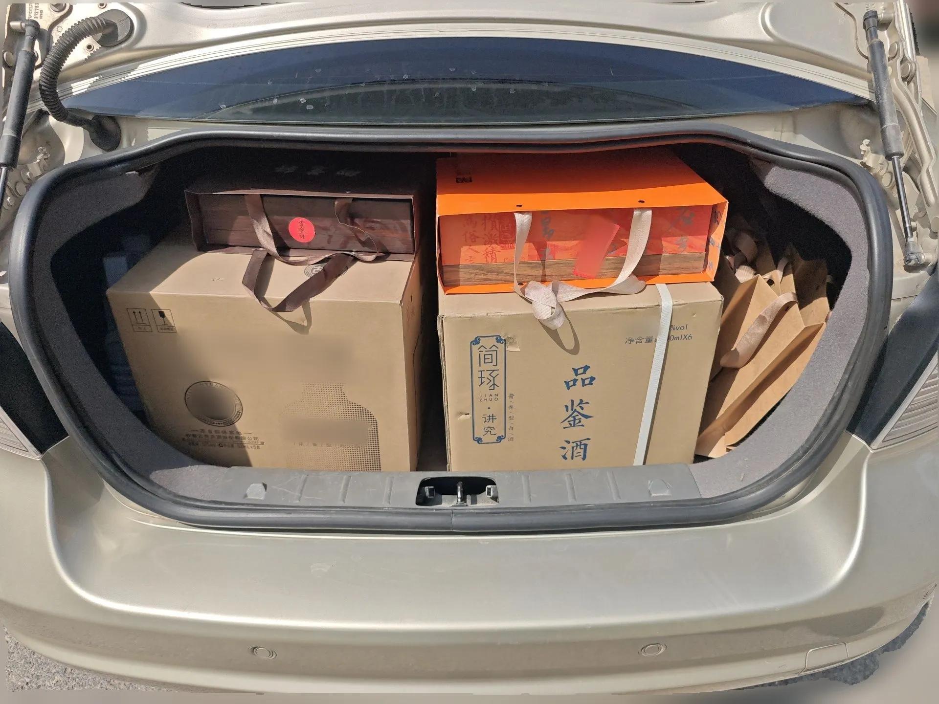 Volvo S40 2011 2.0L Automatic Zhiya Edition — миниатюра 20