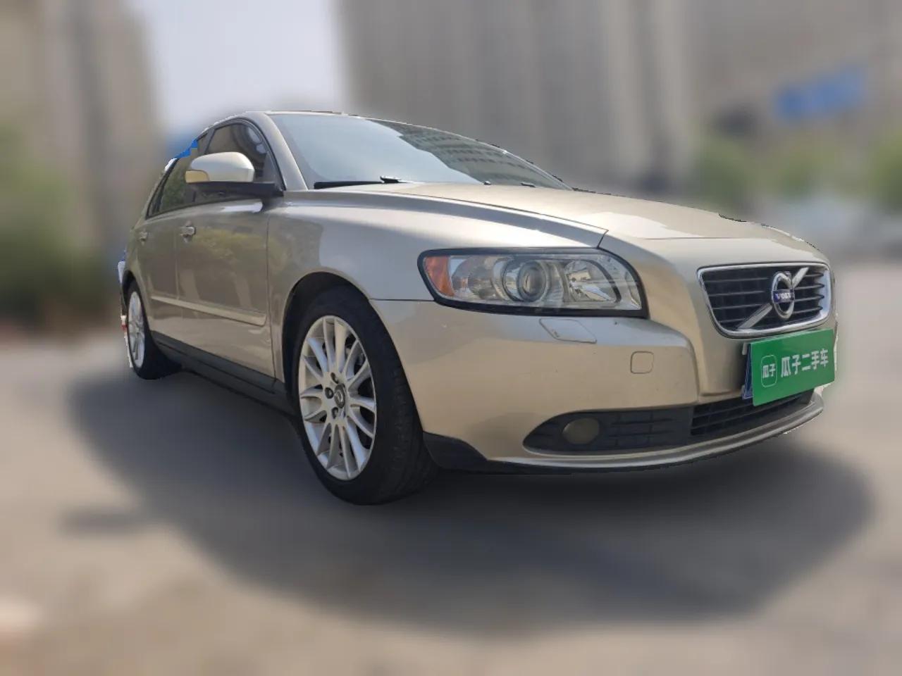 Volvo S40 2011 2.0L Automatic Zhiya Edition — миниатюра 3