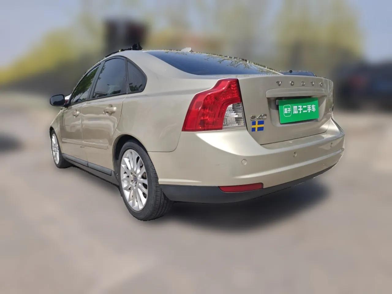 Volvo S40 2011 2.0L Automatic Zhiya Edition — миниатюра 4