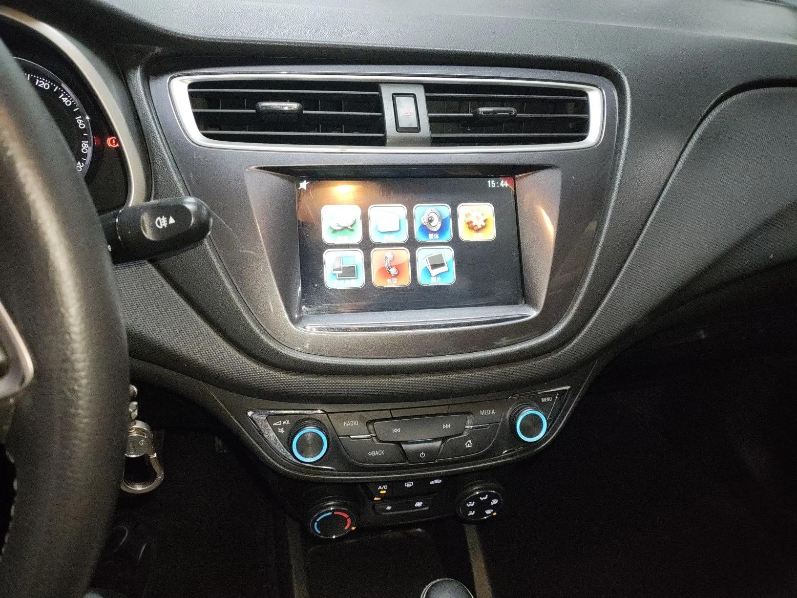Chevrolet Lova RV 2016 1.5L Automatic FunDrive Edition — миниатюра 16