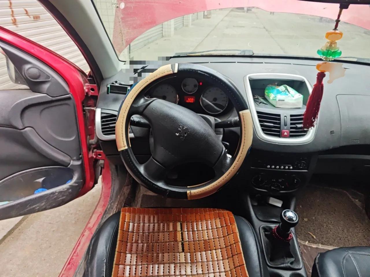 Peugeot 207 2011 Sedan 1.4L Manual Yule Edition — миниатюра 11