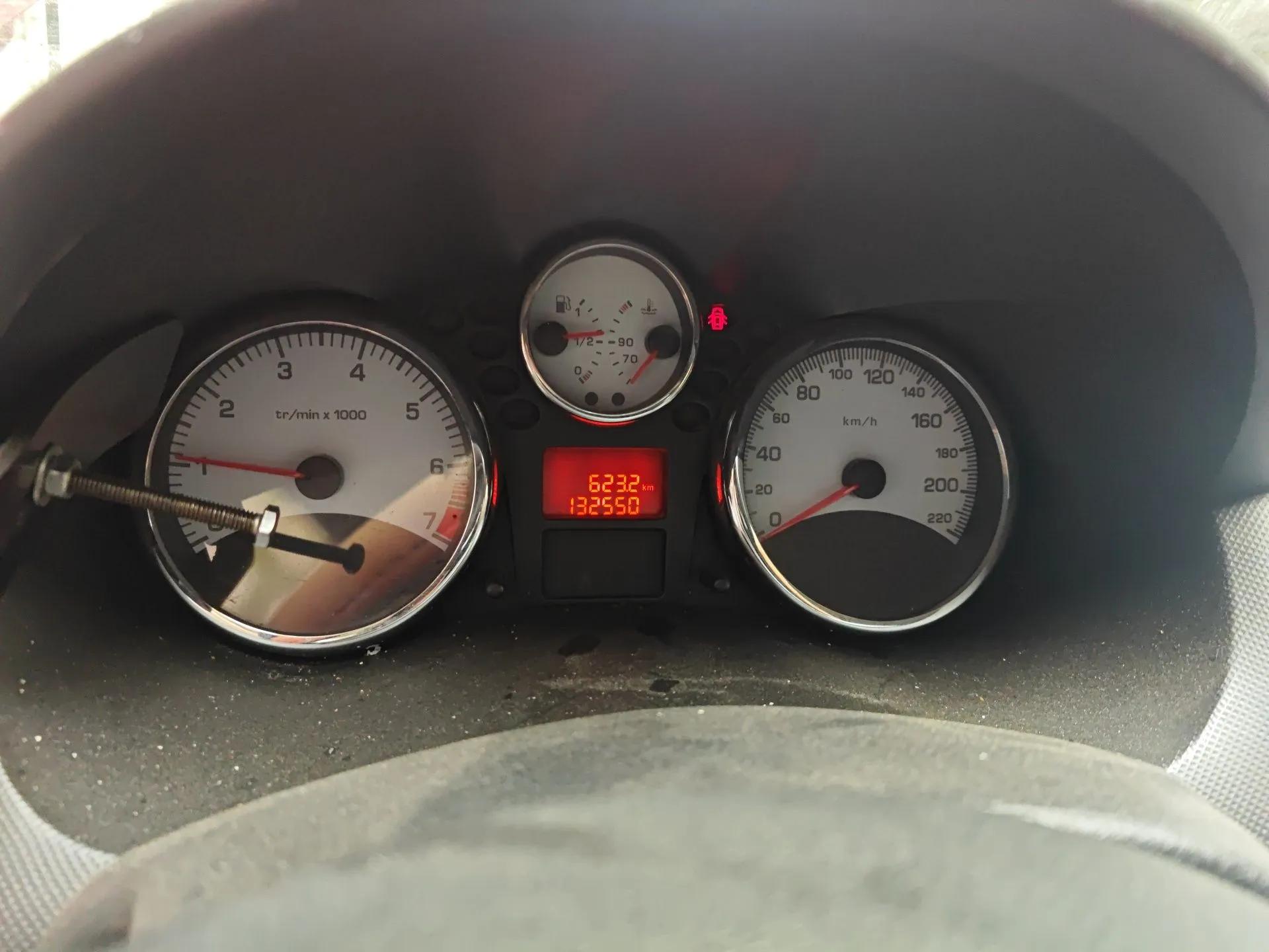 Peugeot 207 2011 Sedan 1.4L Manual Yule Edition — миниатюра 12