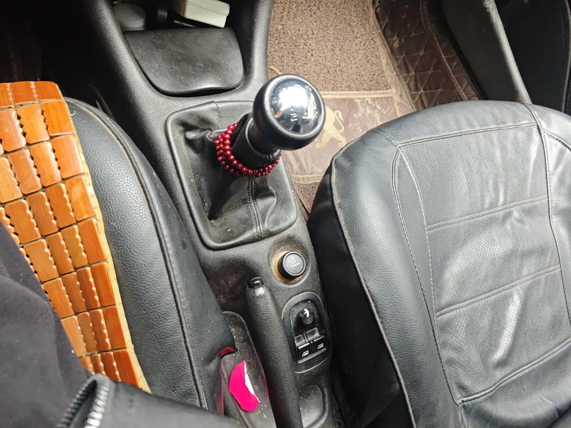 Peugeot 207 2011 Sedan 1.4L Manual Yule Edition — миниатюра 15