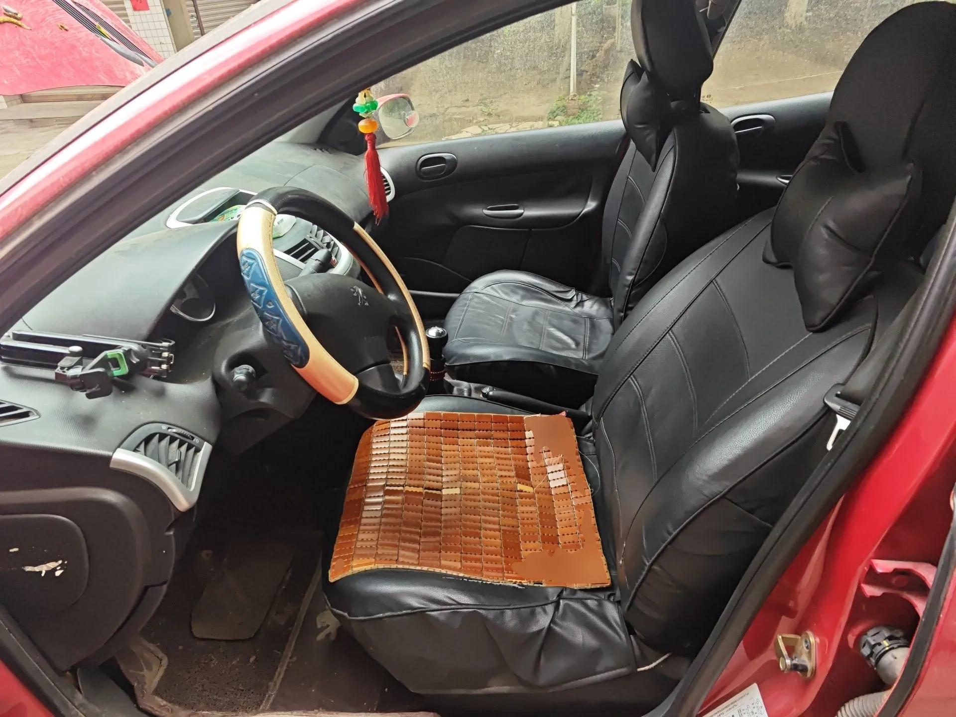 Peugeot 207 2011 Sedan 1.4L Manual Yule Edition — миниатюра 16