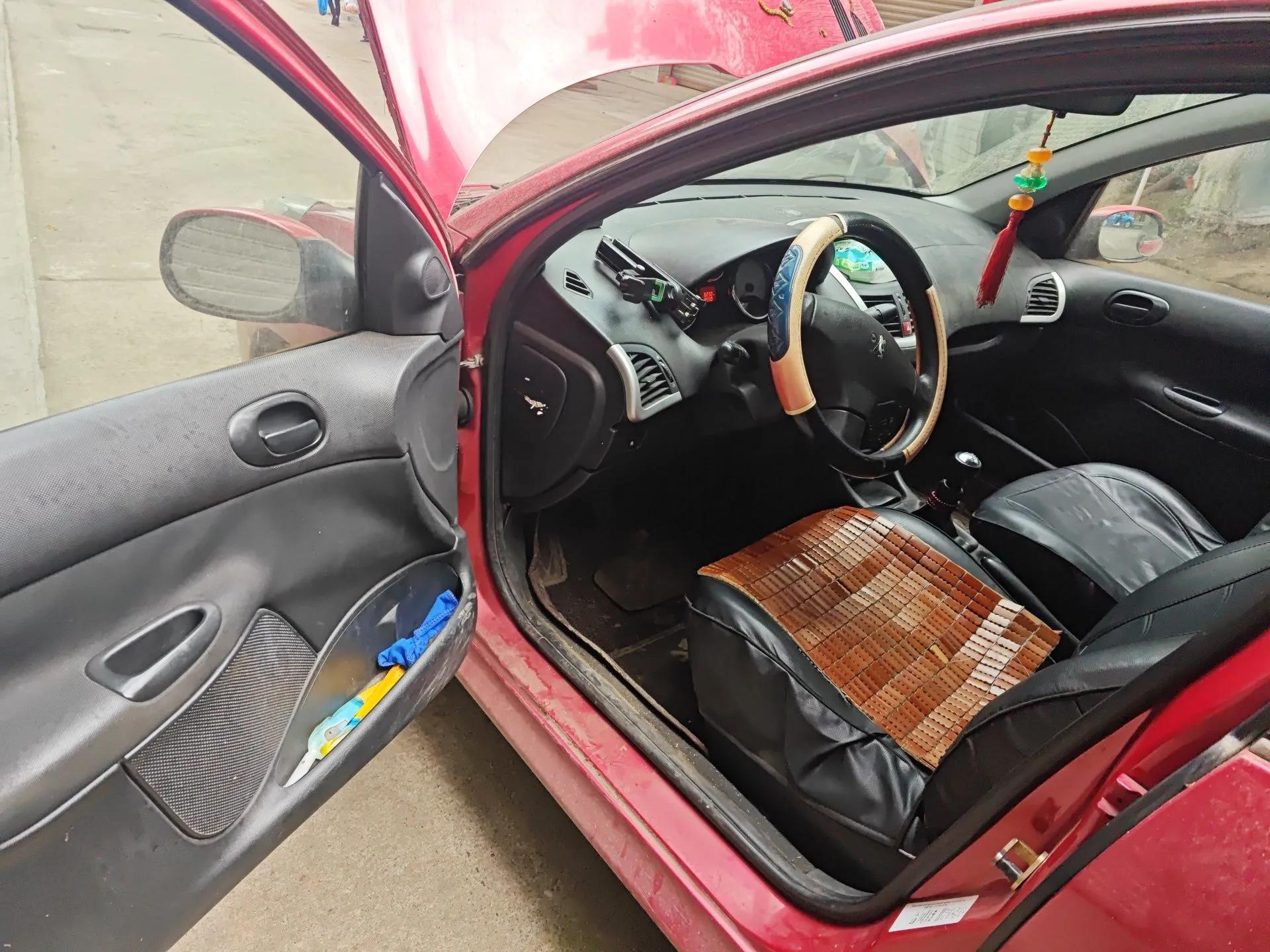 Peugeot 207 2011 Sedan 1.4L Manual Yule Edition — миниатюра 17