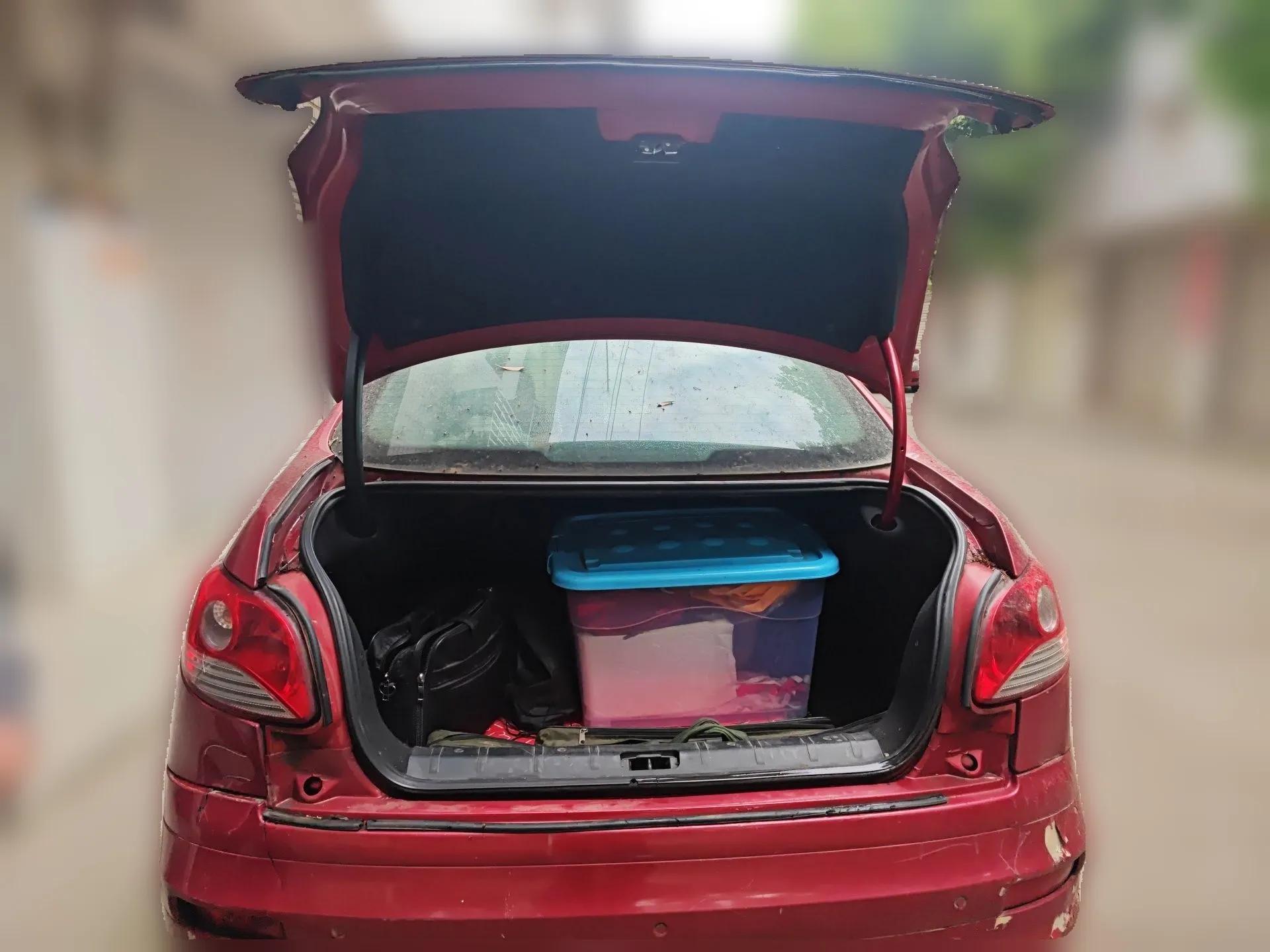 Peugeot 207 2011 Sedan 1.4L Manual Yule Edition — миниатюра 20