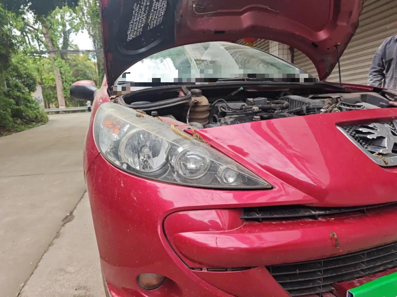 Peugeot 207 2011 Sedan 1.4L Manual Yule Edition — миниатюра 7