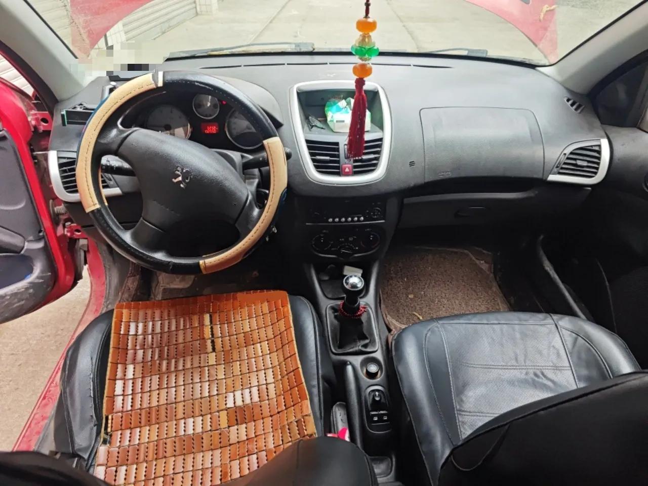 Peugeot 207 2011 Sedan 1.4L Manual Yule Edition — миниатюра 10