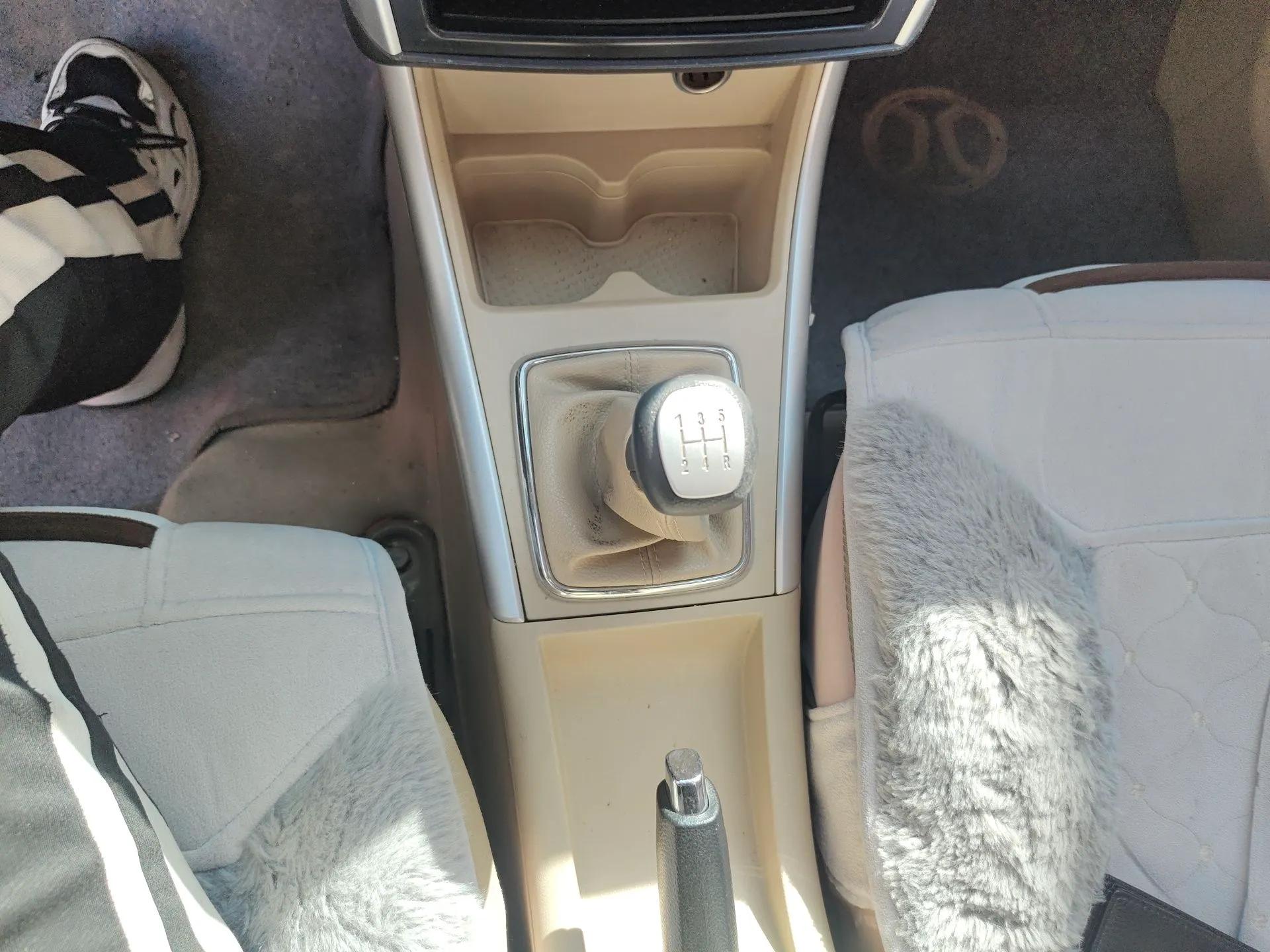 BAIC E Series 2012 Hatchback 1.5L Manual Leshang Version — миниатюра 15