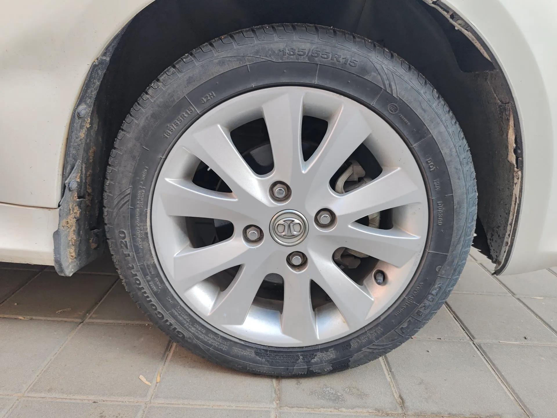 BAIC E Series 2012 Hatchback 1.5L Manual Leshang Version — миниатюра 8