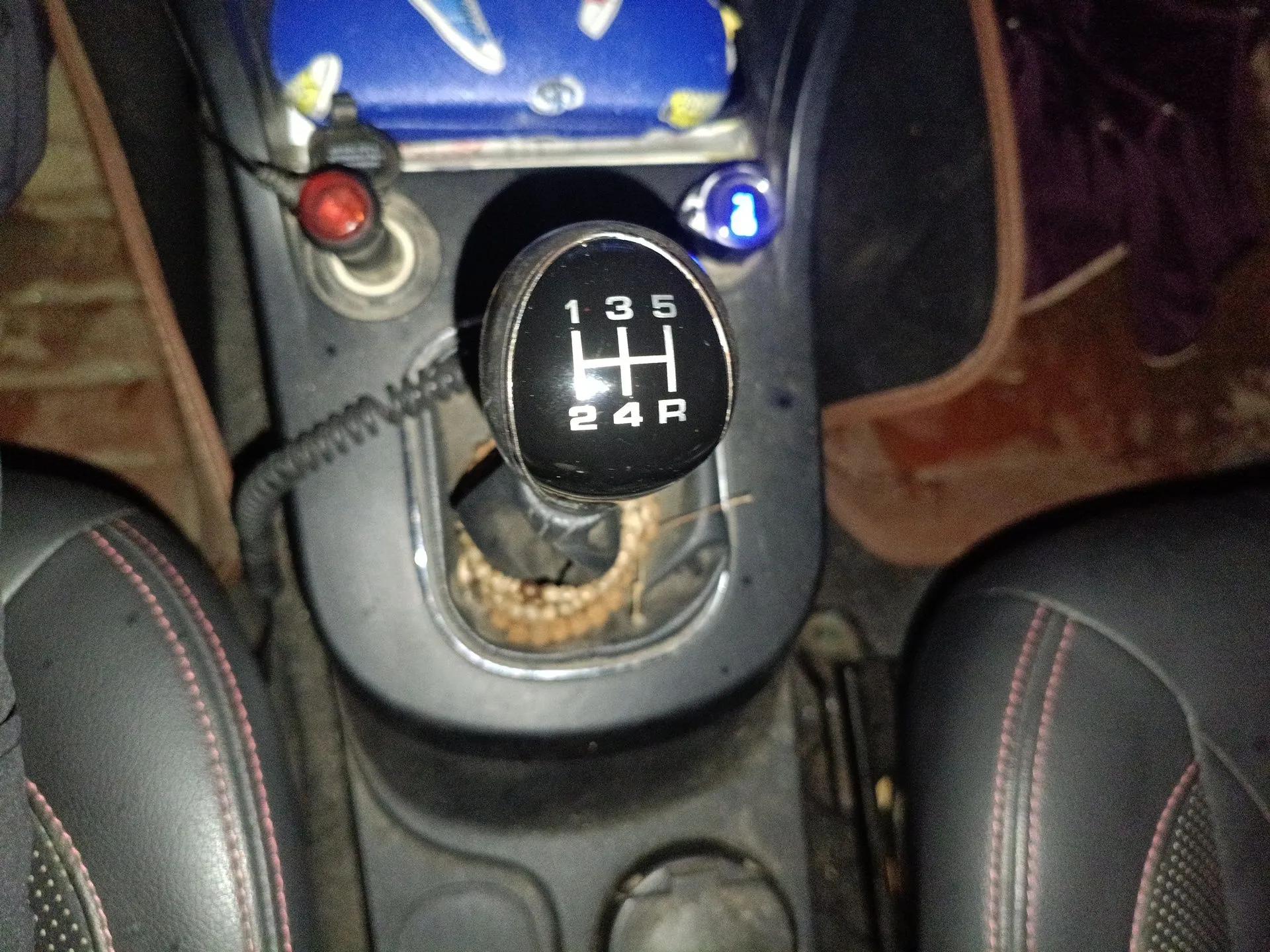 Dongfeng Fengon 370 2016 1.5L Manual Luxury 7-Seater — миниатюра 15