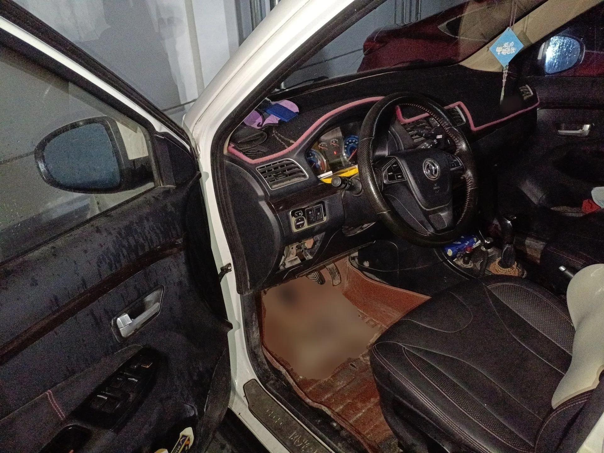 Dongfeng Fengon 370 2016 1.5L Manual Luxury 7-Seater — миниатюра 17