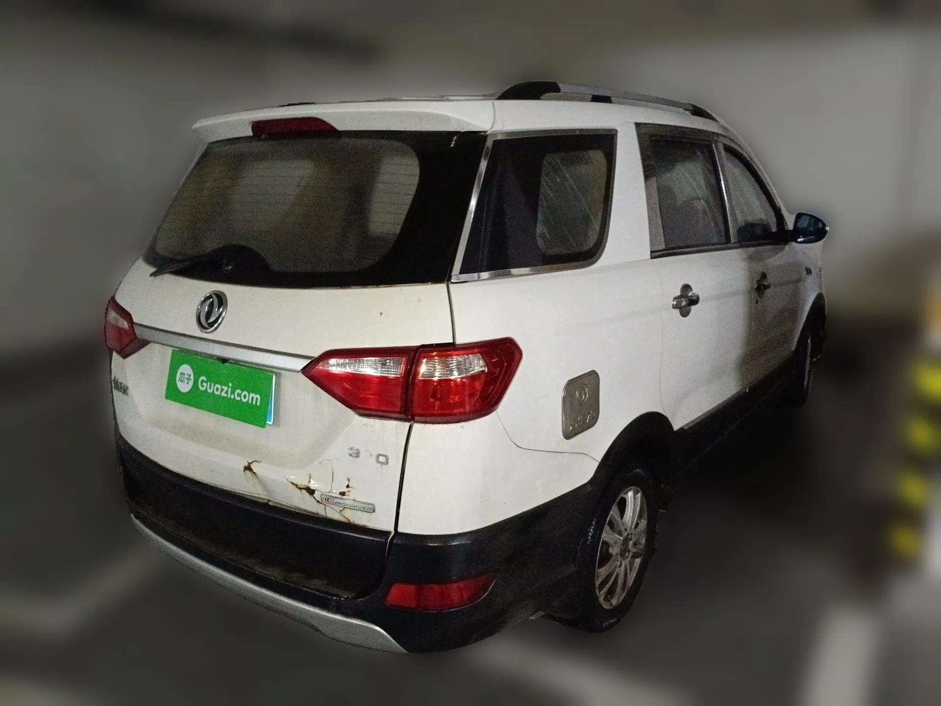 Dongfeng Fengon 370 2016 1.5L Manual Luxury 7-Seater — миниатюра 6