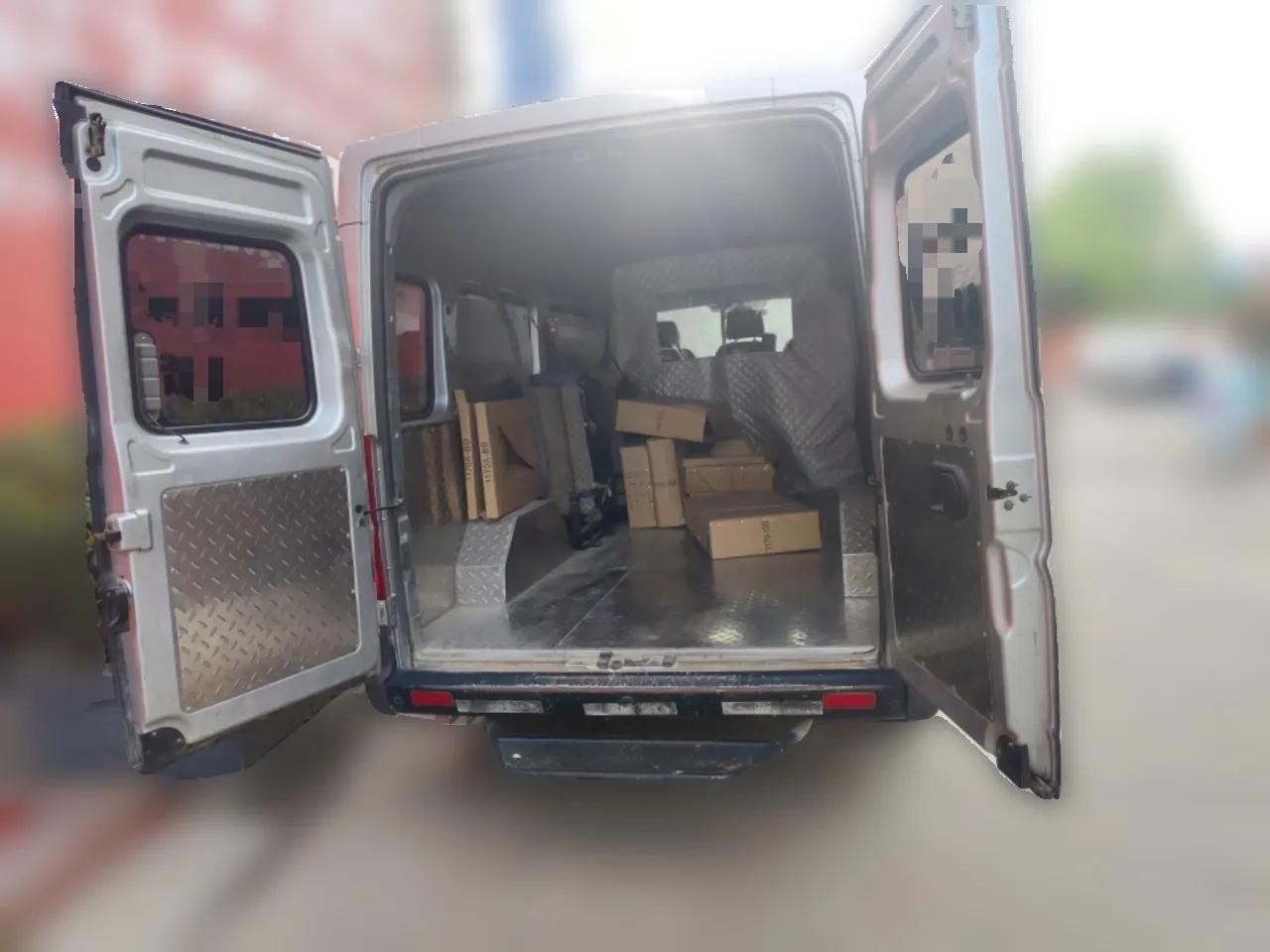 Dongfeng Yufeng 2021 2.3T V9 Logistics Vehicle Long Wheelbase Mid-Roof Design 6-9 Seats China V Emission Standard WP2.3 — миниатюра 20