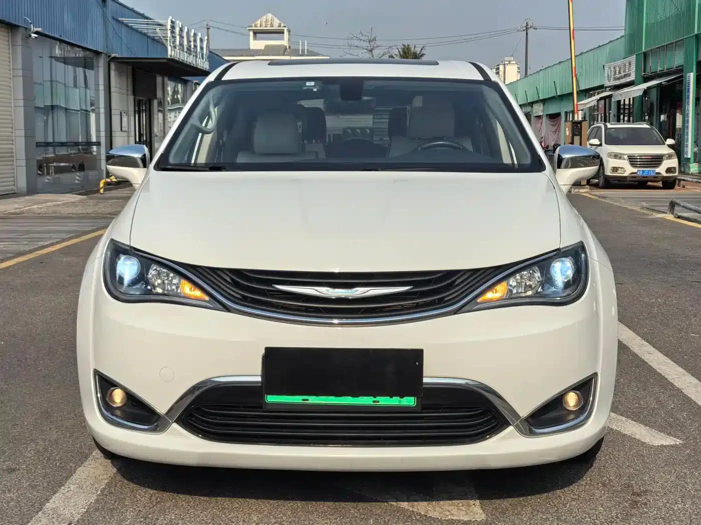 2018 Chrysler Grand Voyager PHEV (Imported) 3.6L Plug-in Hybrid — миниатюра 2