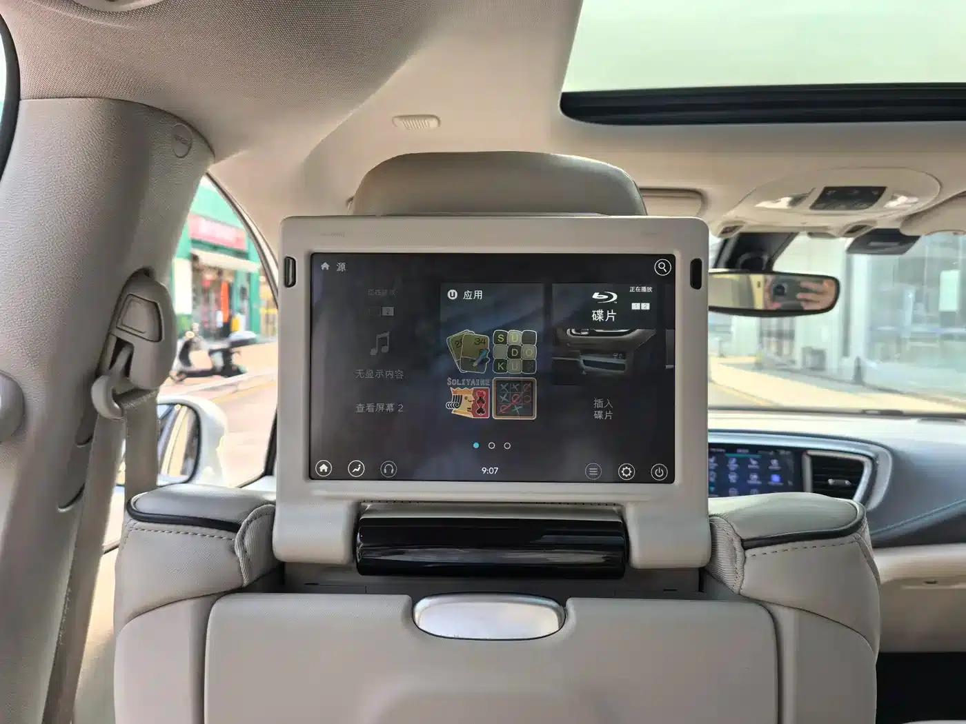 2018 Chrysler Grand Voyager PHEV (Imported) 3.6L Plug-in Hybrid — миниатюра 11