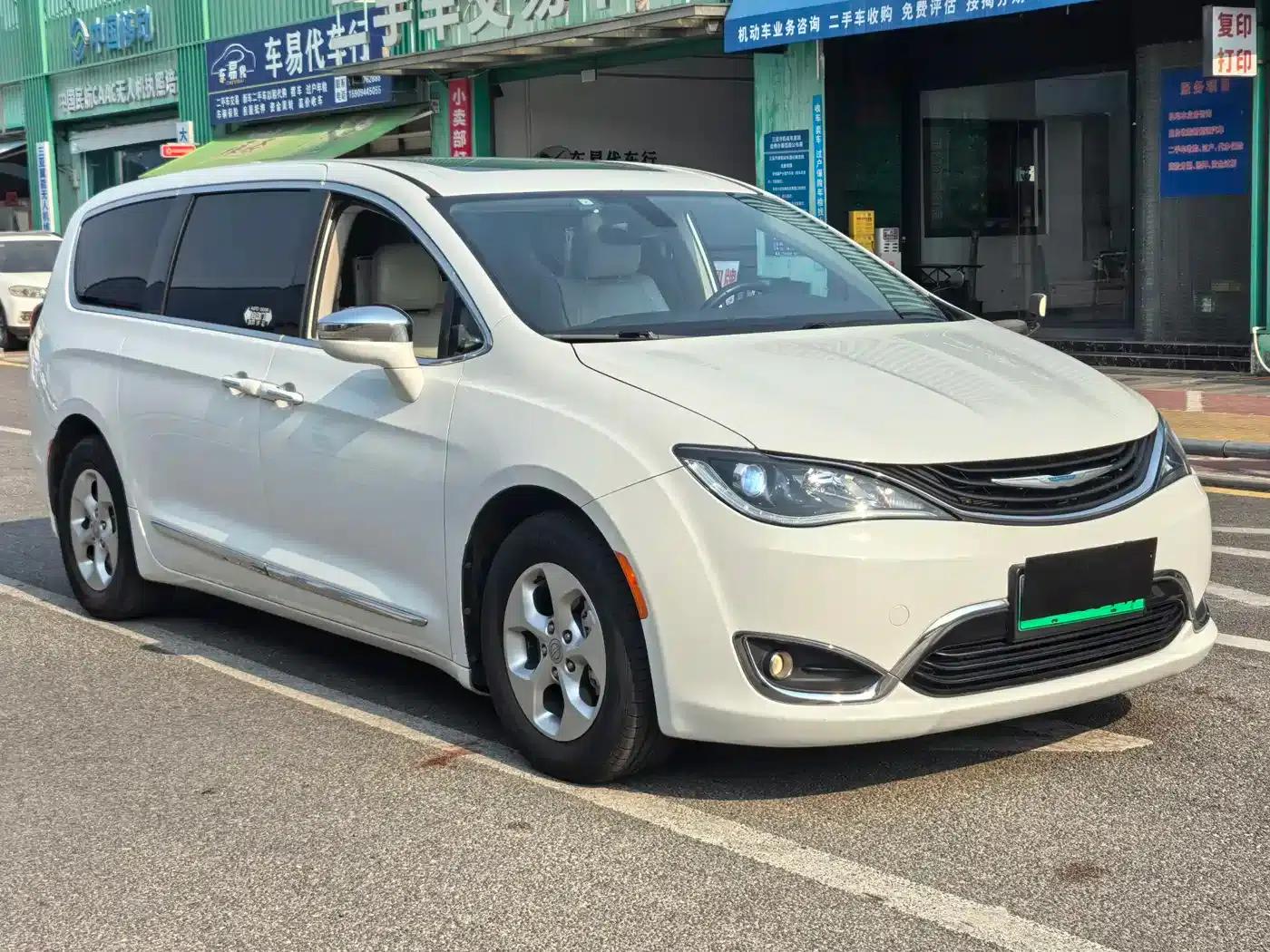 2018 Chrysler Grand Voyager PHEV (Imported) 3.6L Plug-in Hybrid — миниатюра 15