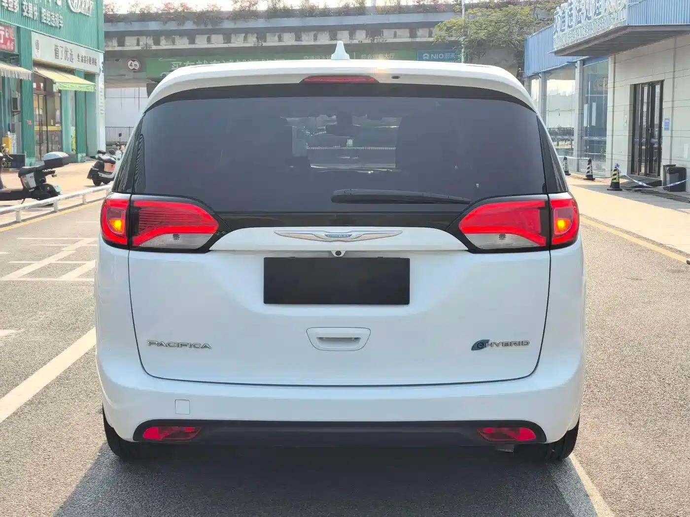 2018 Chrysler Grand Voyager PHEV (Imported) 3.6L Plug-in Hybrid — миниатюра 16